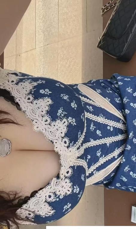 大胸妹子