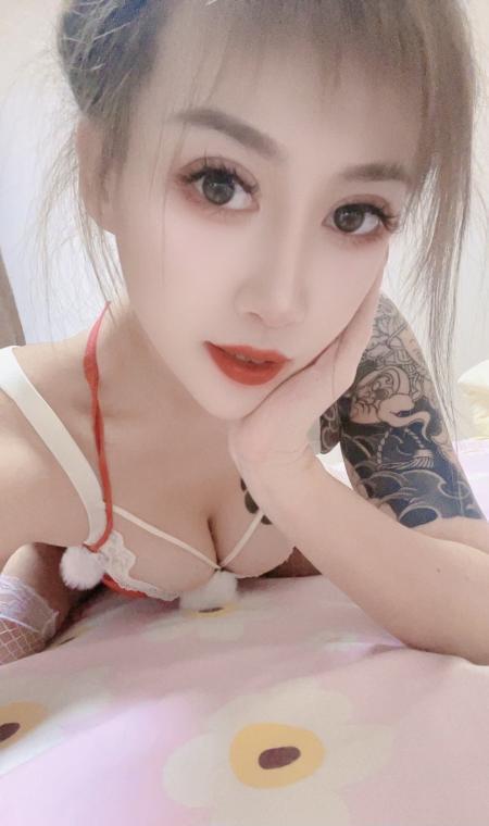 花臂少女